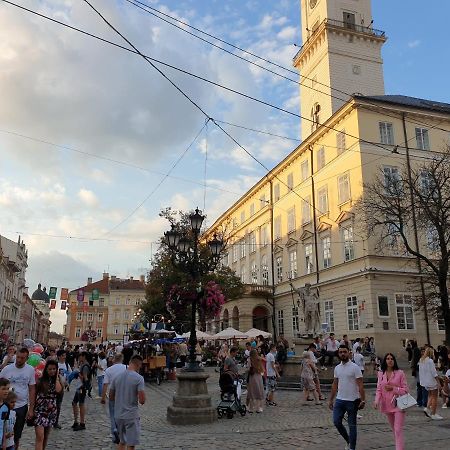 3 Bedroom, 2 Bathroom Apartment Near Forum Львів Екстер'єр фото
