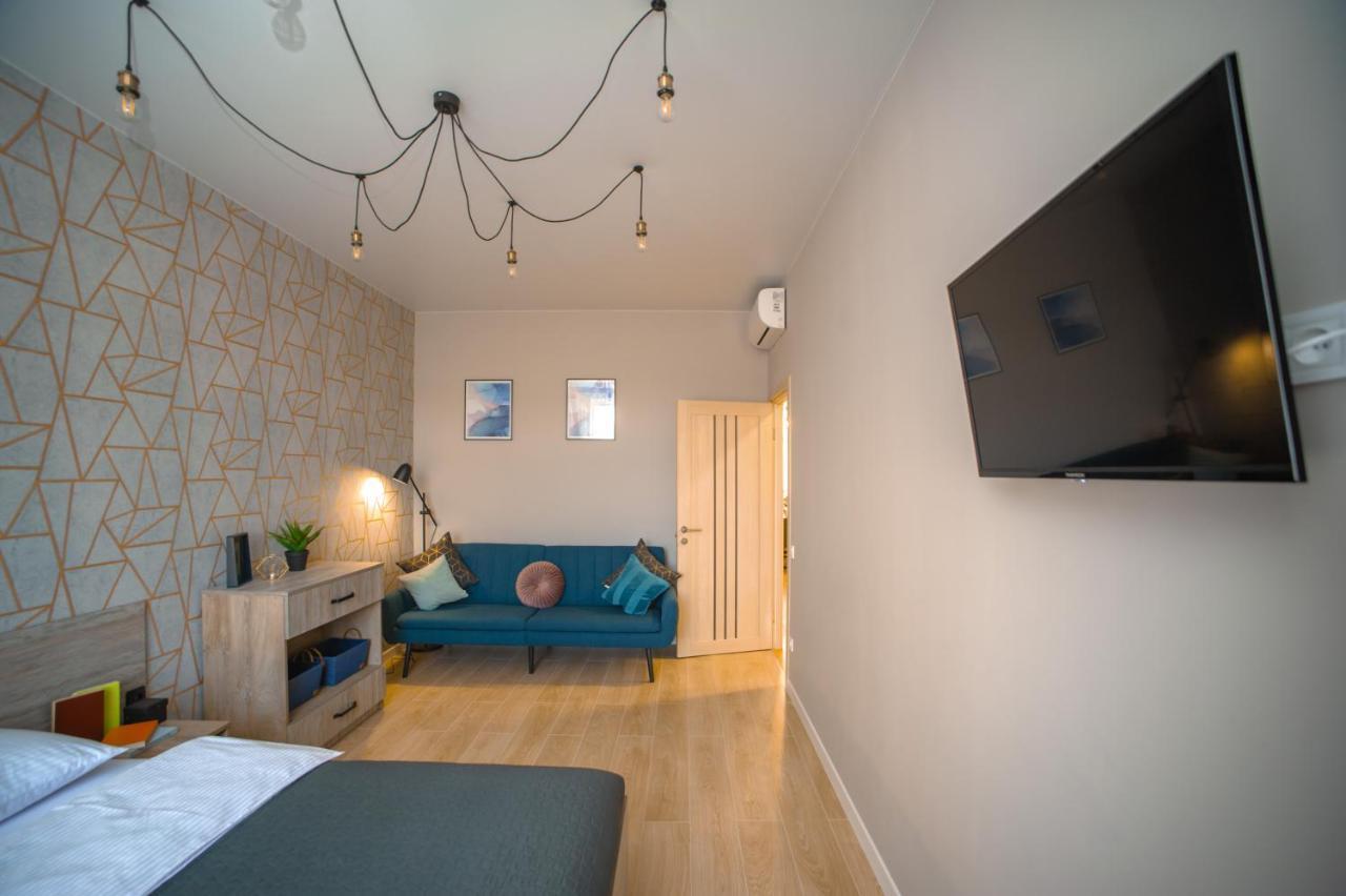 3 Bedroom, 2 Bathroom Apartment Near Forum Львів Екстер'єр фото