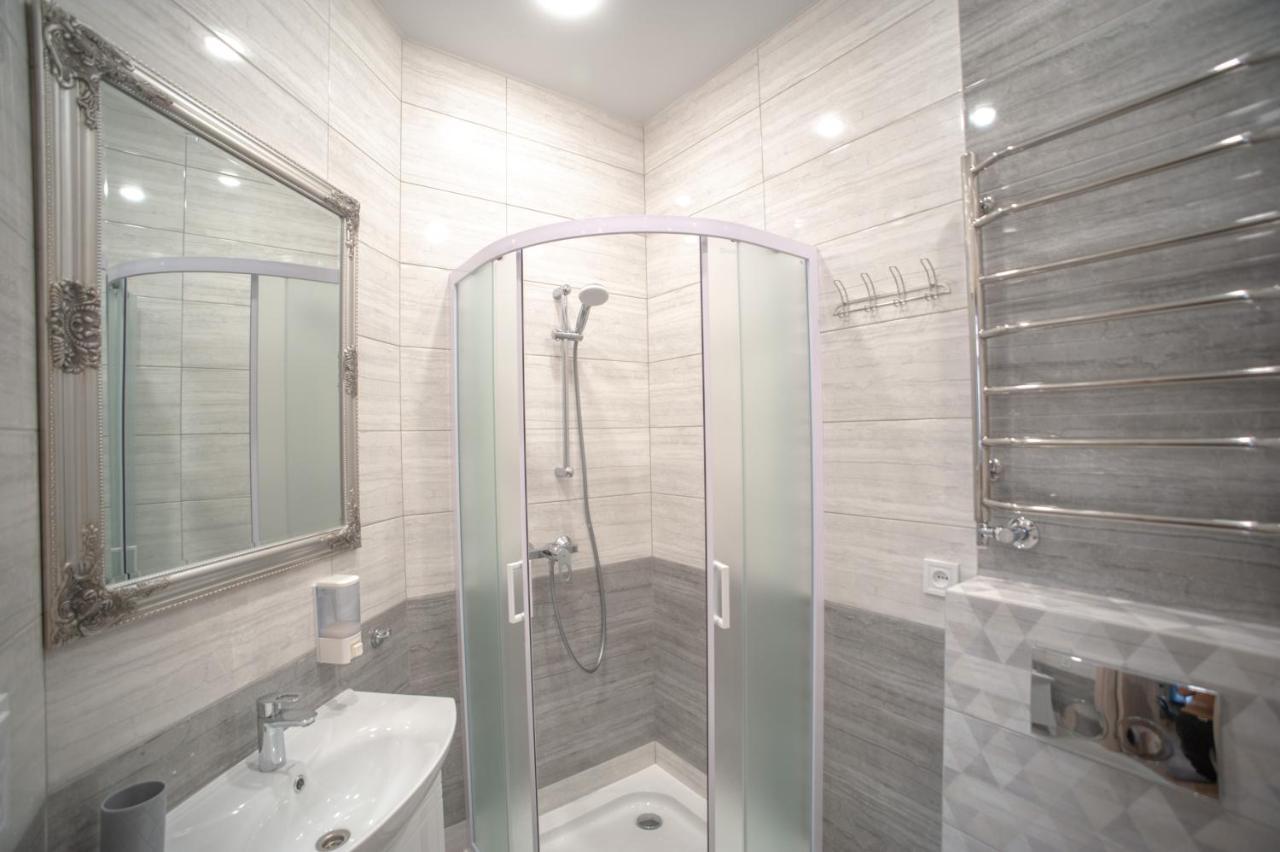 3 Bedroom, 2 Bathroom Apartment Near Forum Львів Екстер'єр фото