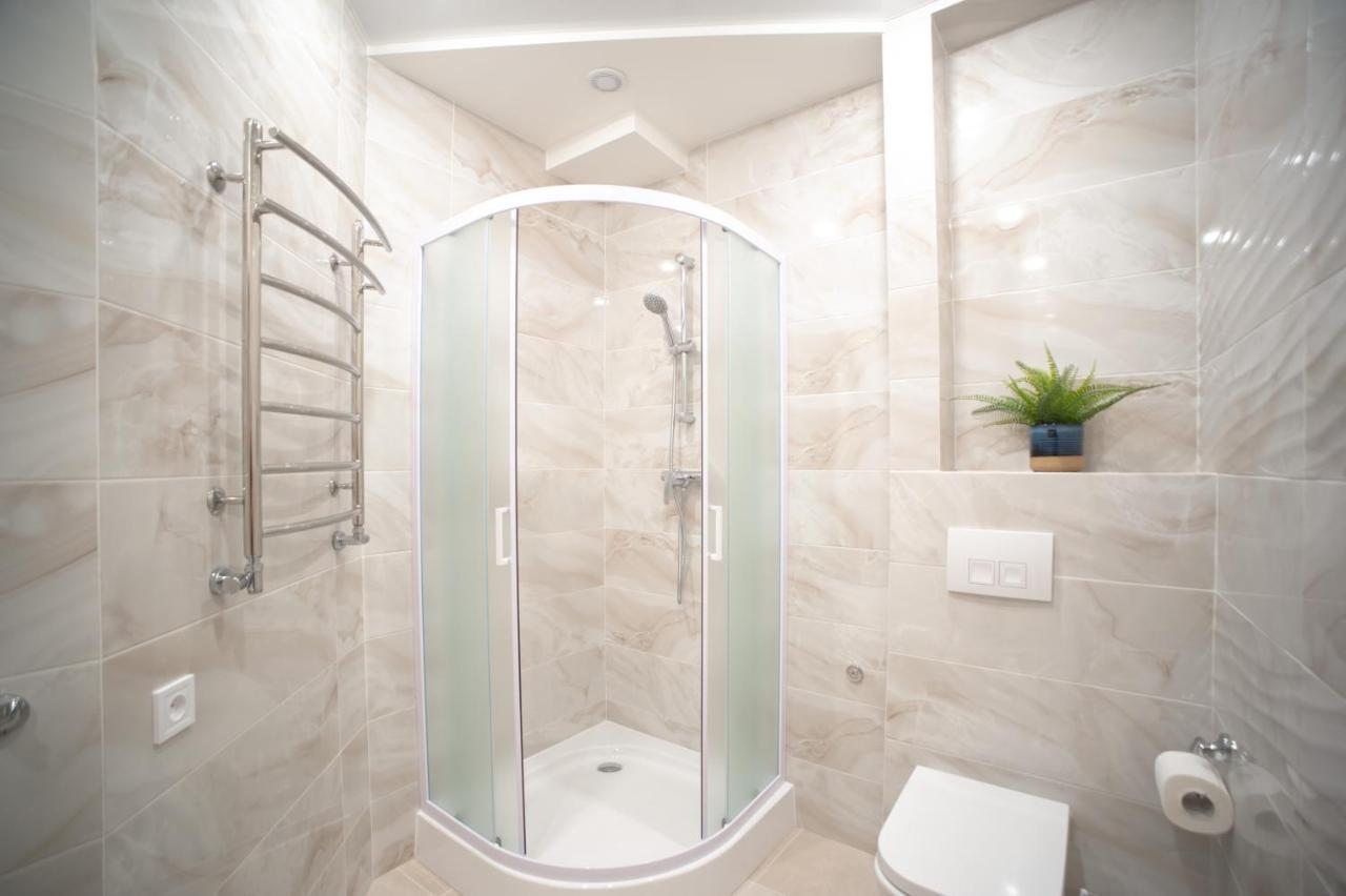 3 Bedroom, 2 Bathroom Apartment Near Forum Львів Екстер'єр фото